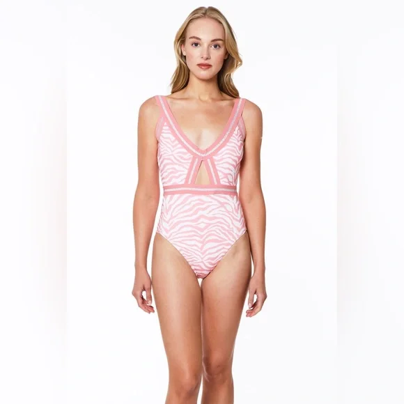 Sanctuary: One Piece Modern Kitty Cutout Mio - Picture 4 of 4